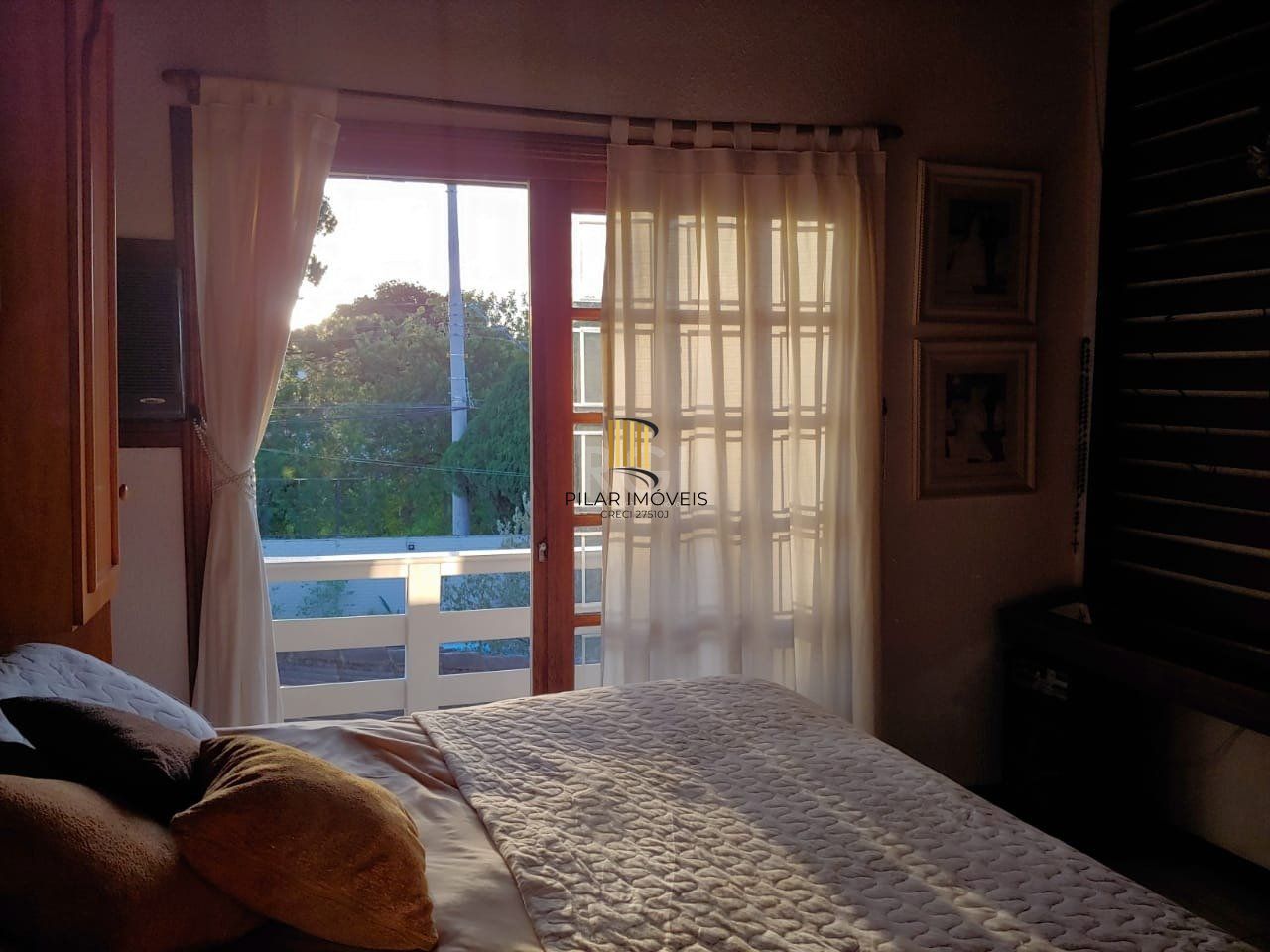Casa para Venda - 250m², 3 dormitórios, sendo 1 suites, 5 vagas - Santa Rosa
