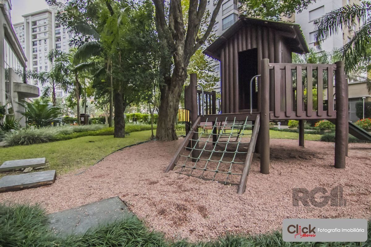 Vende Excelente Apartamento no Bairro Passo da Areia - Porto Alegre