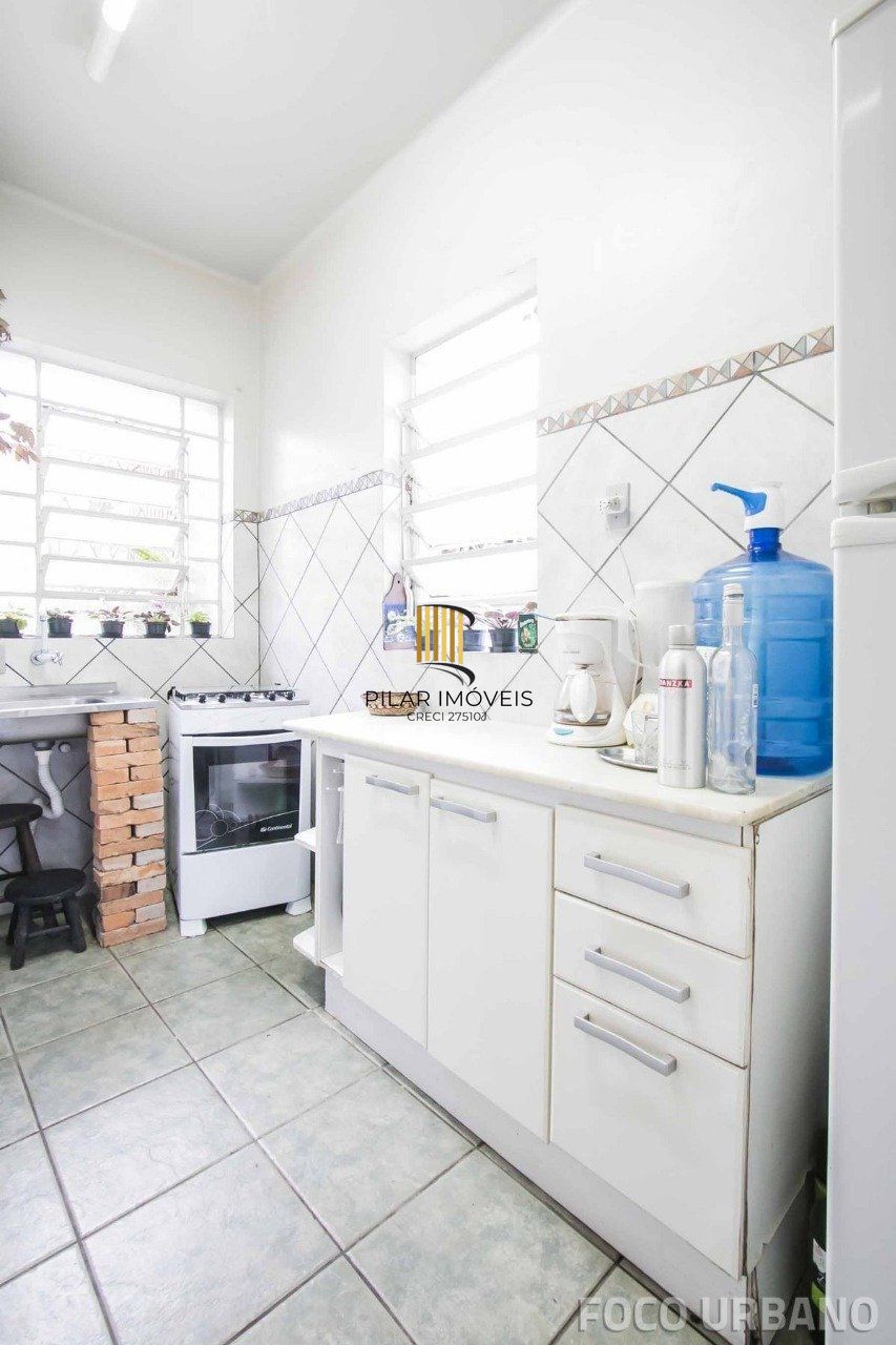 Casa para Venda - 250m², 4 dormitórios, 2 vagas - Petrópolis
