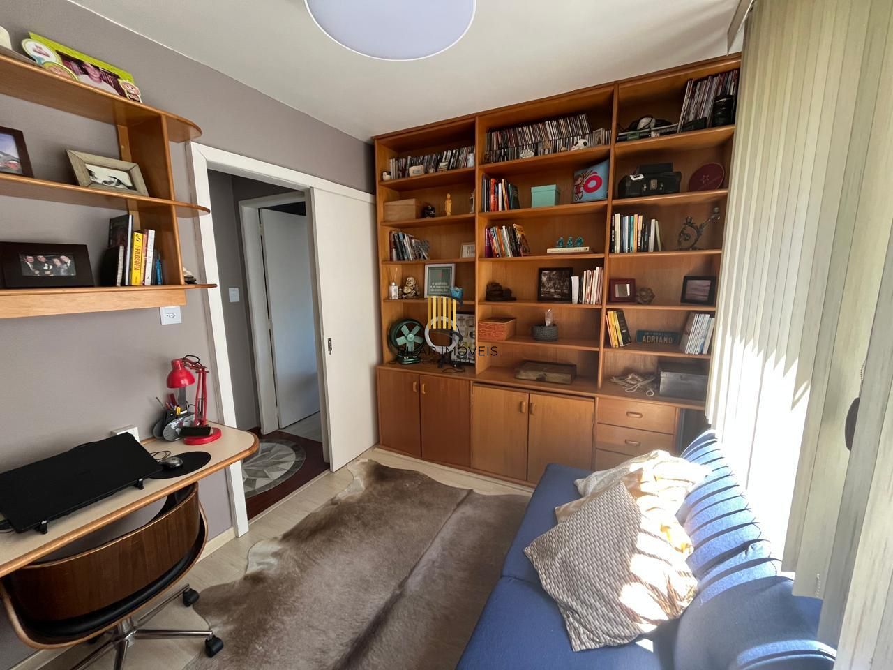 Apartamento de 2 quartos, 2 banheiros e 1 vaga de garagem no bairro Santana POA