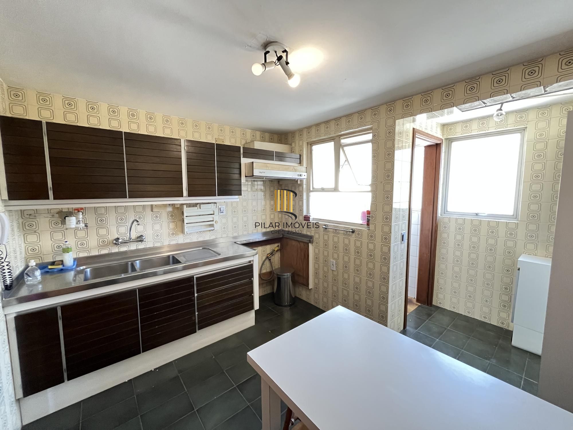 Apartamento de 3 quartos, suíte e 2 vagas de garagem no bairro Auxiliadora POA