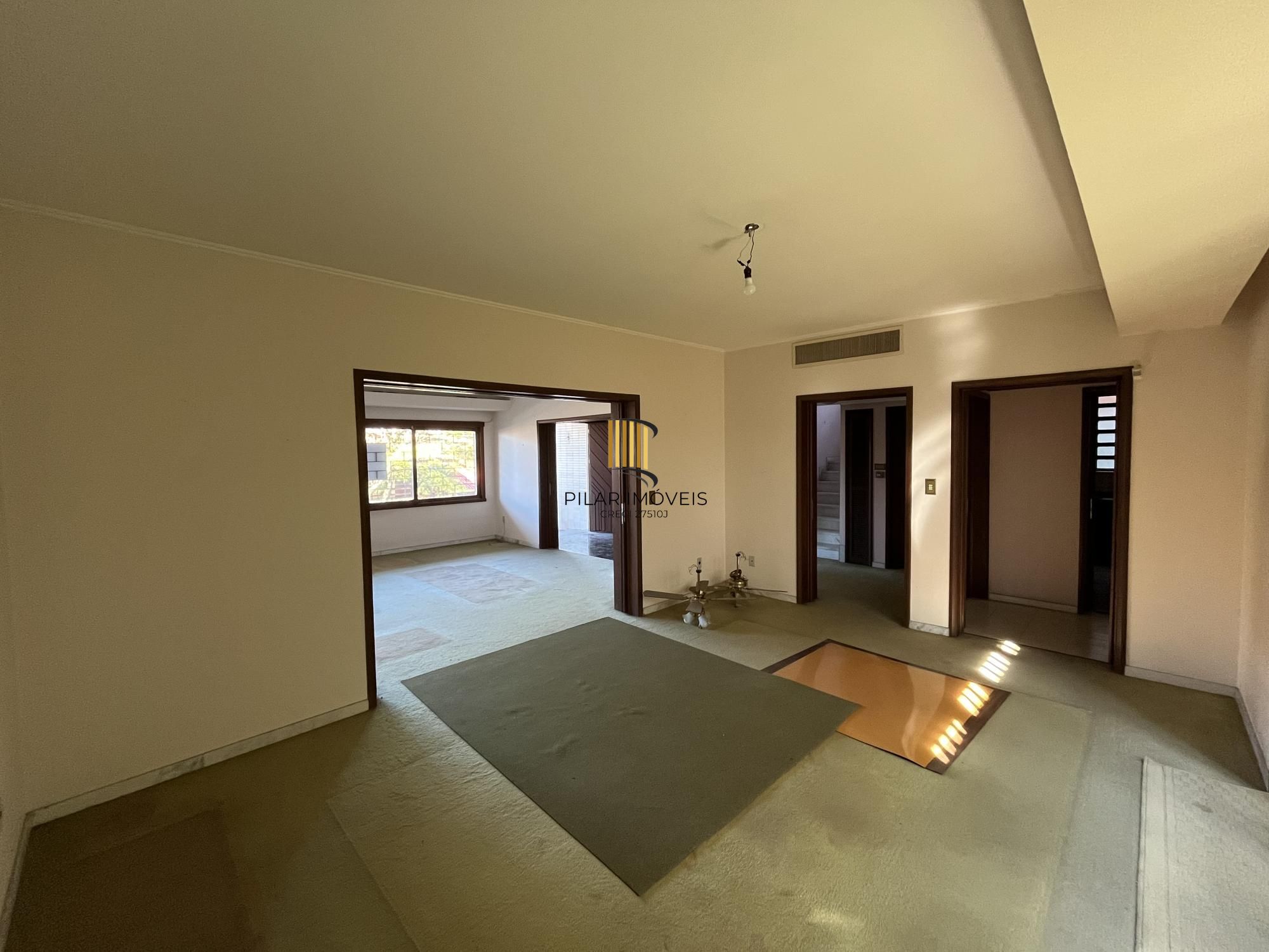 Casa de 4 quartos, 2 suítes e 2 vagas de garagem no bairro Boa Vista em POA
