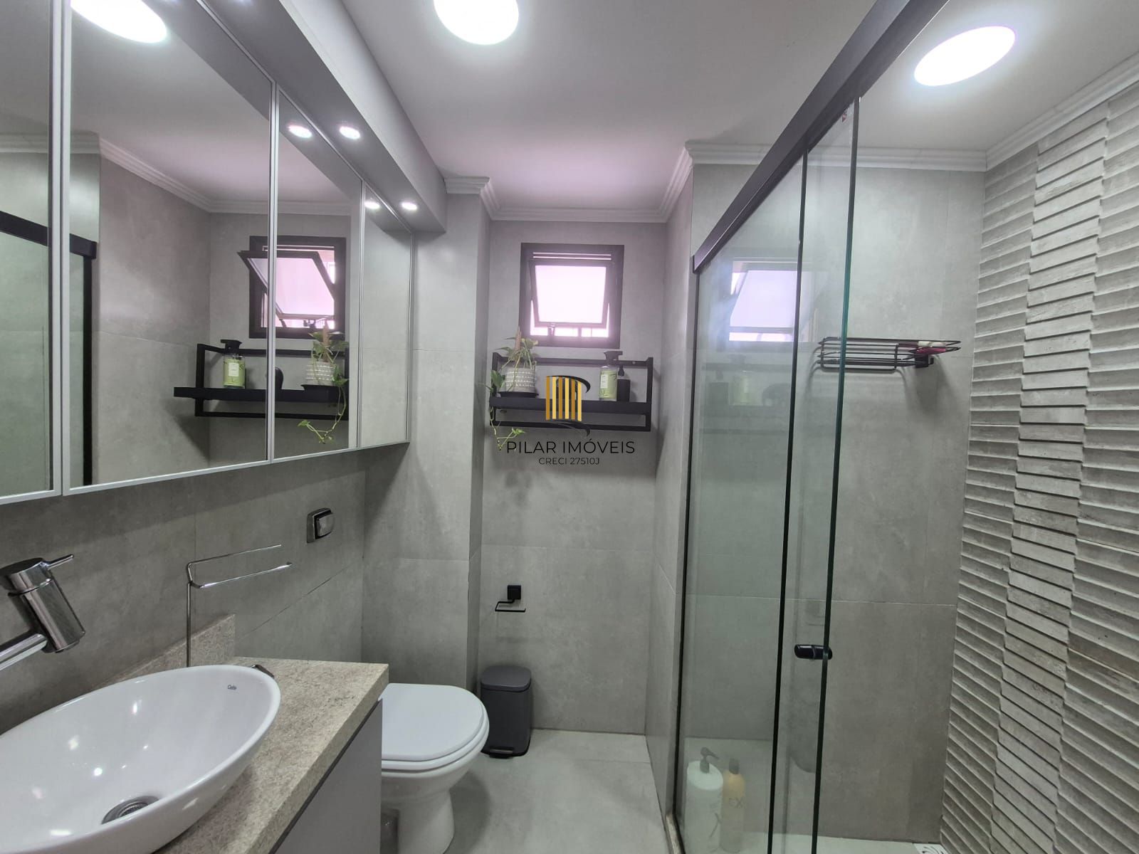 Apartamento de dois dormitórios e uma vaga de garagem no bairro Santana