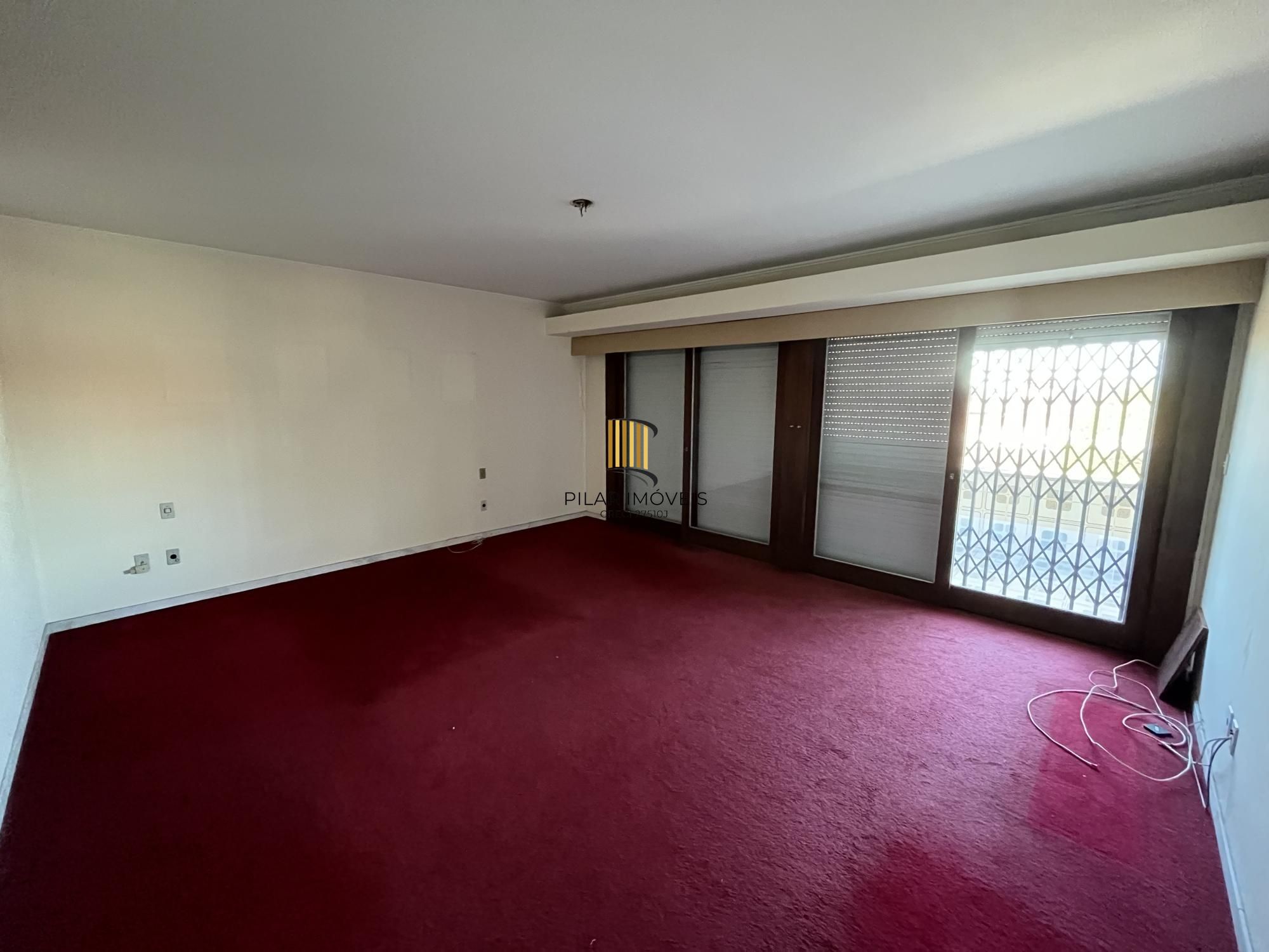 Casa de 4 quartos, 2 suítes e 2 vagas de garagem no bairro Boa Vista em POA