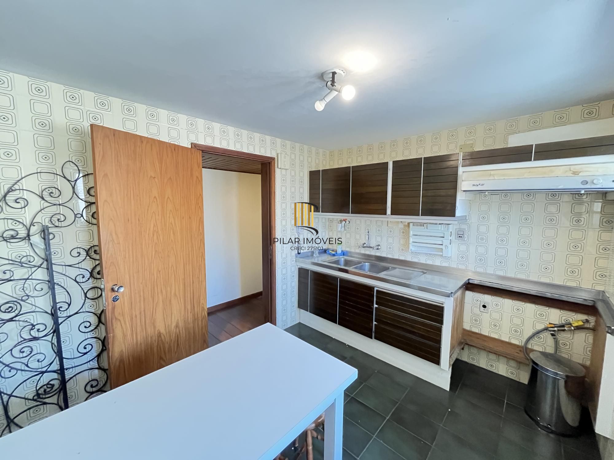 Apartamento de 3 quartos, suíte e 2 vagas de garagem no bairro Auxiliadora POA