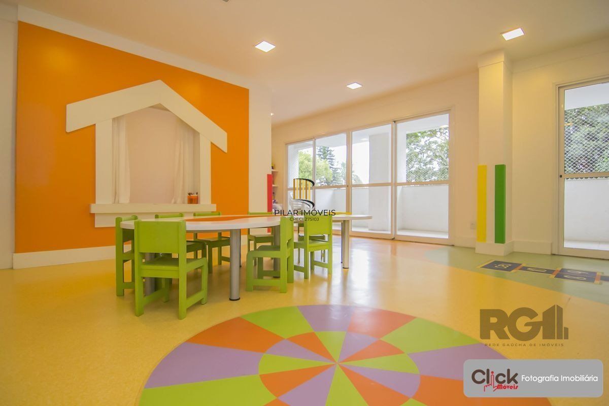 Vende Excelente Apartamento no Bairro Passo da Areia - Porto Alegre