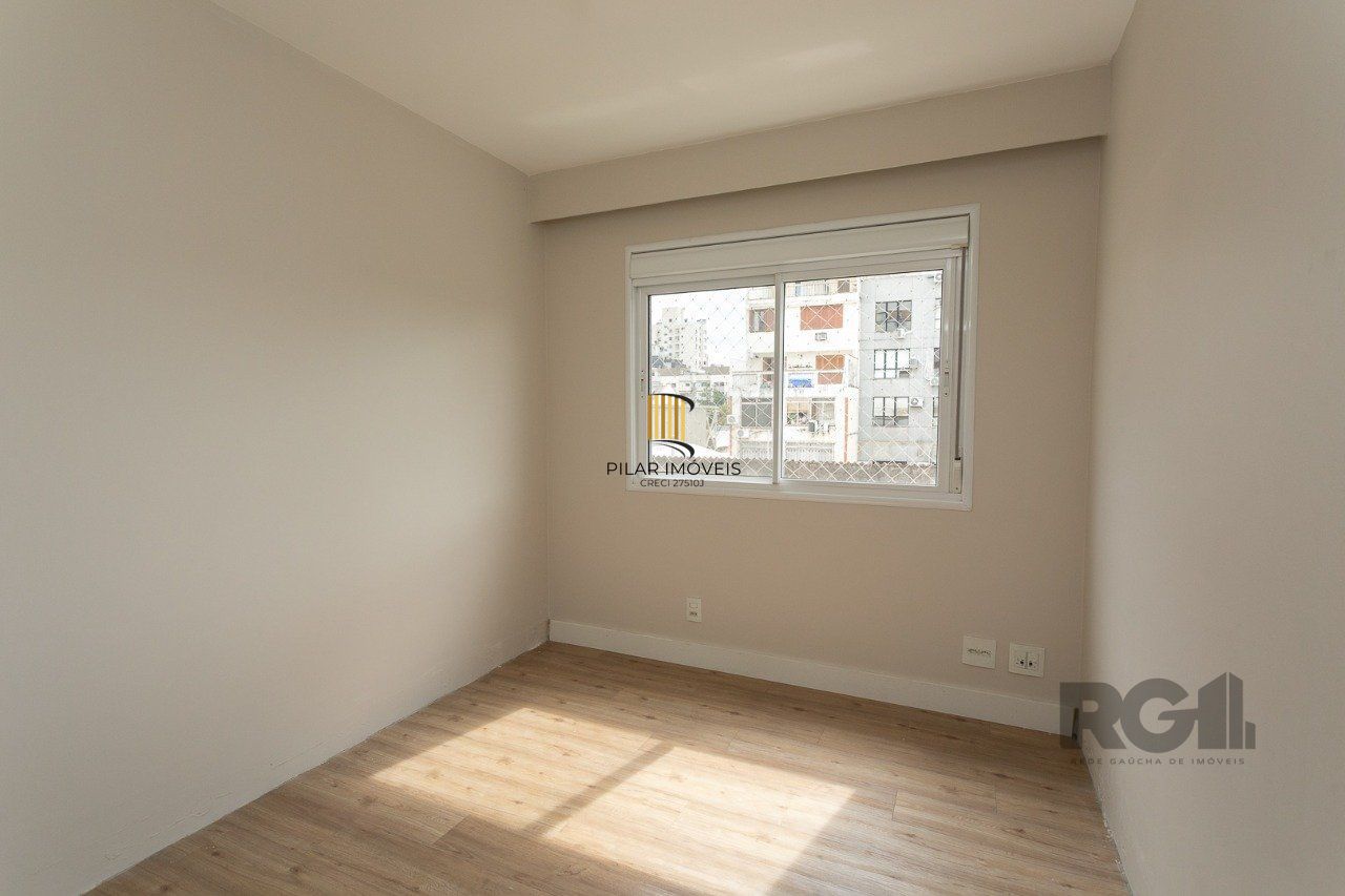 Apartamento semimobiliado e decorado no bairro Auxiliadora, com 91 m²