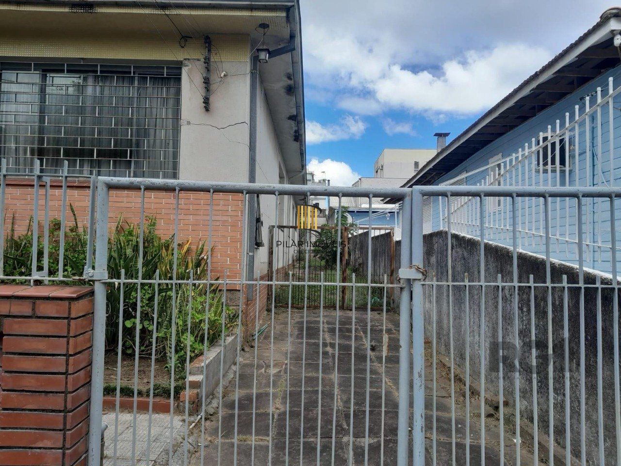 Casa de 5vquartos e 3 vagas de garagem no bairro Santana em Porto Alegre