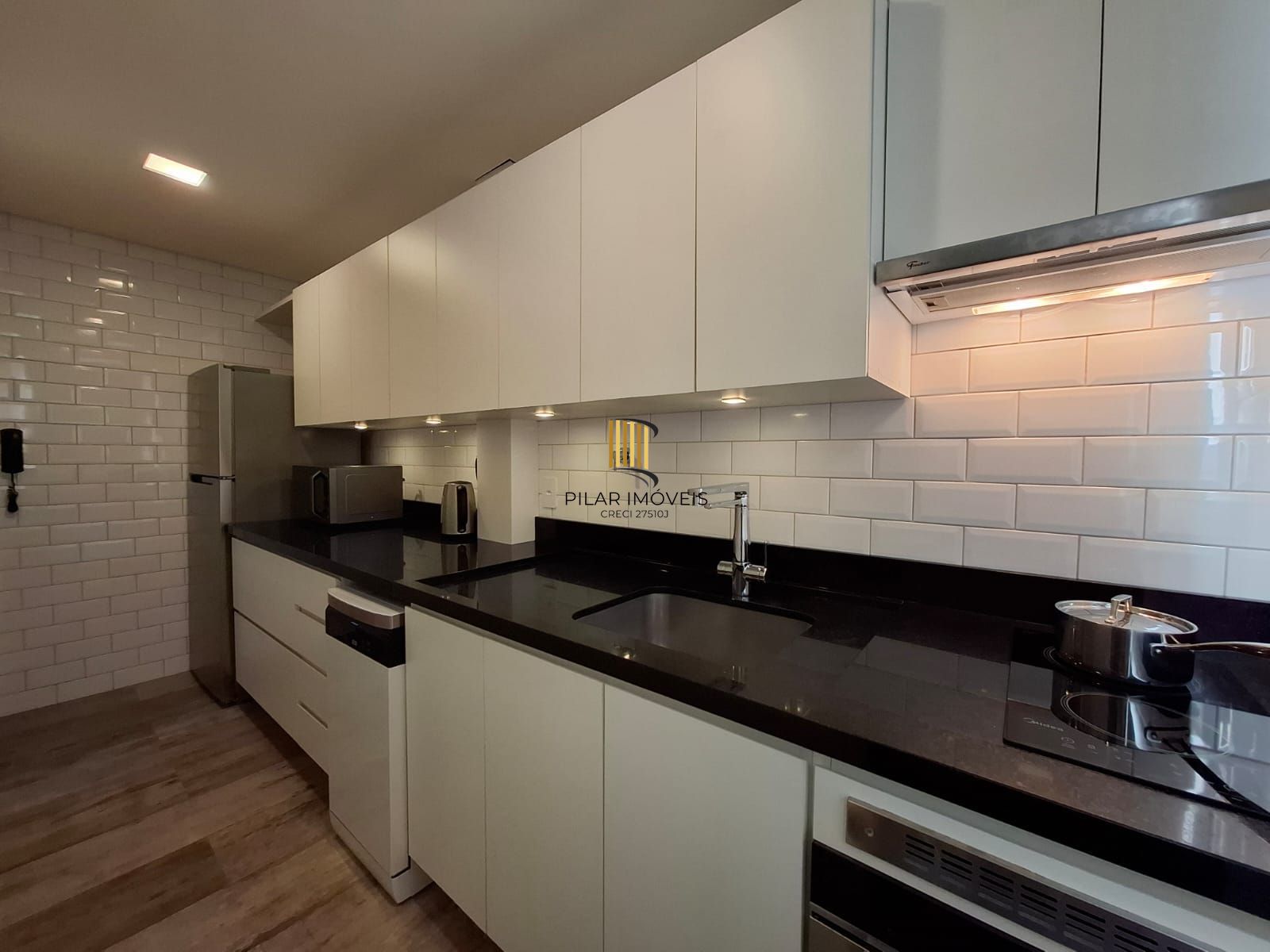 Apartamento de um quarto com garagem no bairro Partenon