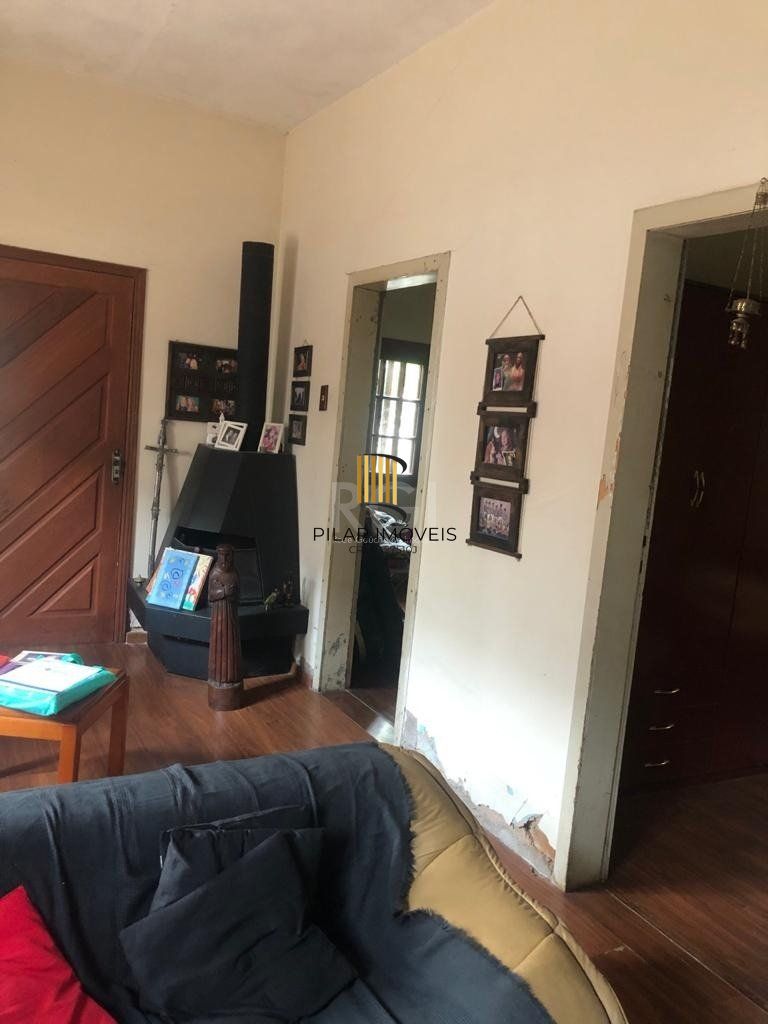 Casa/terreno medindo 200m² de privativo, 550m² totais  no bairro Partenon, 9 vag