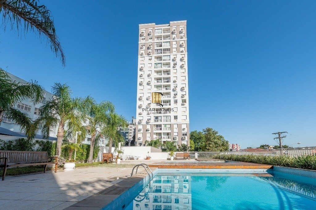Apartamento de três dormitórios, suíte e uma vaga de garagem no bairro Cristo Redentor em Porto Alegre.
