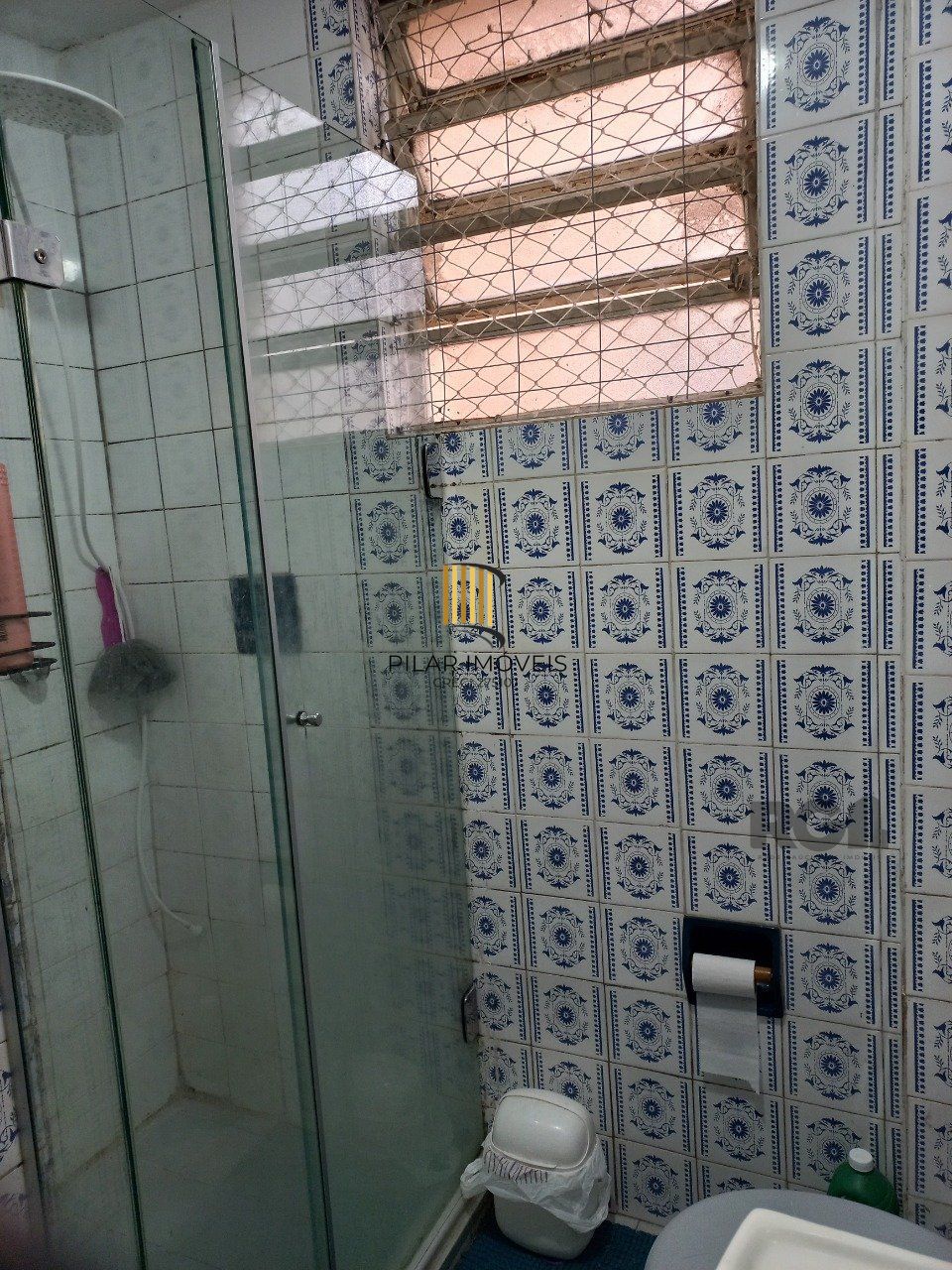 JKzão amplo, transformado  1 dormitório no bairro Santa Cecília em Porto Alegre