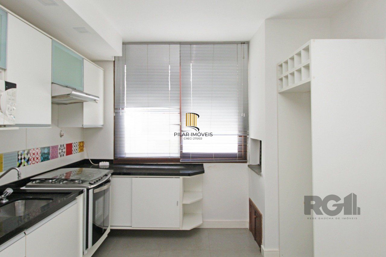 Apartamento de 2 dormitórios e 1 vaga de garagem no bairro Santana em Porto Alegre