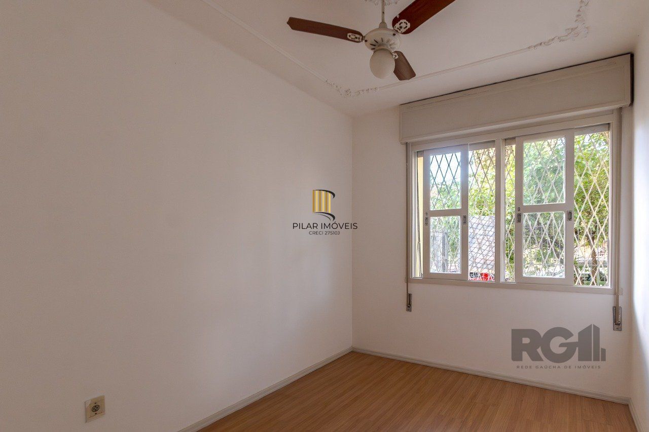 Apartamento de dois quartos e dois banheiros no bairro Rio Branco em Porto Alegre.