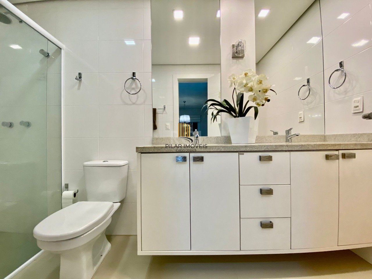 Apartamento para Venda - 140m², 3 dormitórios, sendo 2 suites, 2 vagas - Centro