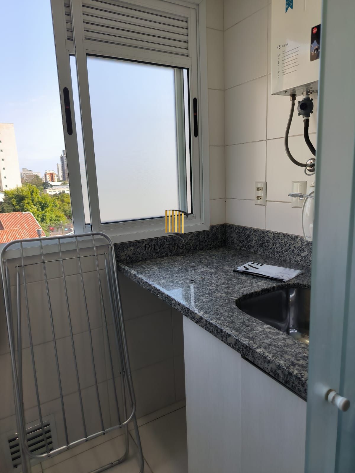 Apartamento de um quarto e uma vaga de garagem no bairro Menino Deus em POA/RS