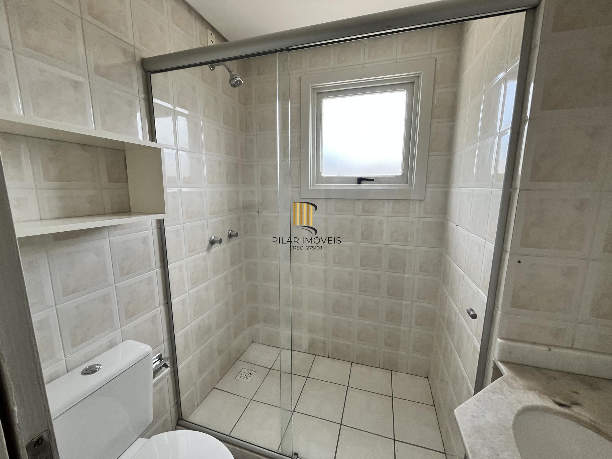 Apartamento de 1 quarto com sacada e 1 vaga de garagem no bairro Farroupilha