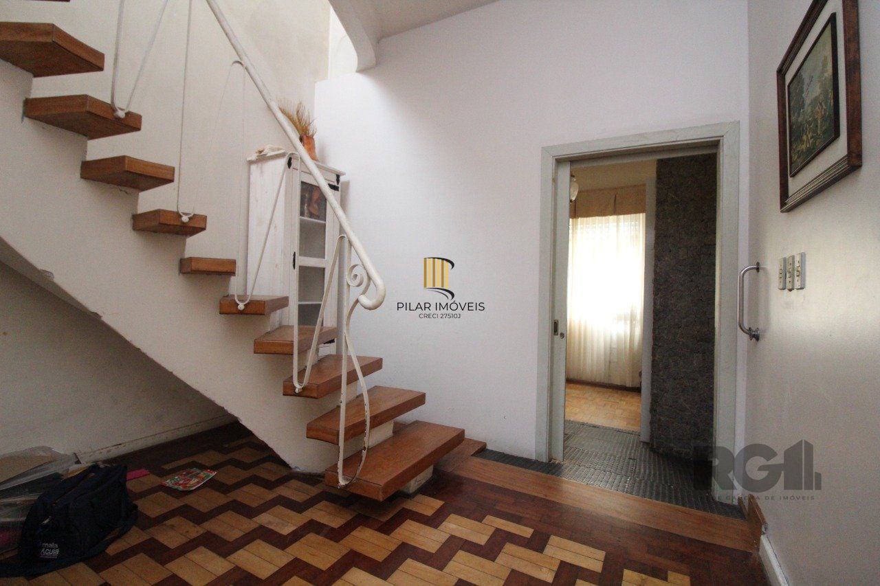 Casa à venda 4 quartos (dormitórios), suíte, 3 vagas - Partenon, Porto Alegre