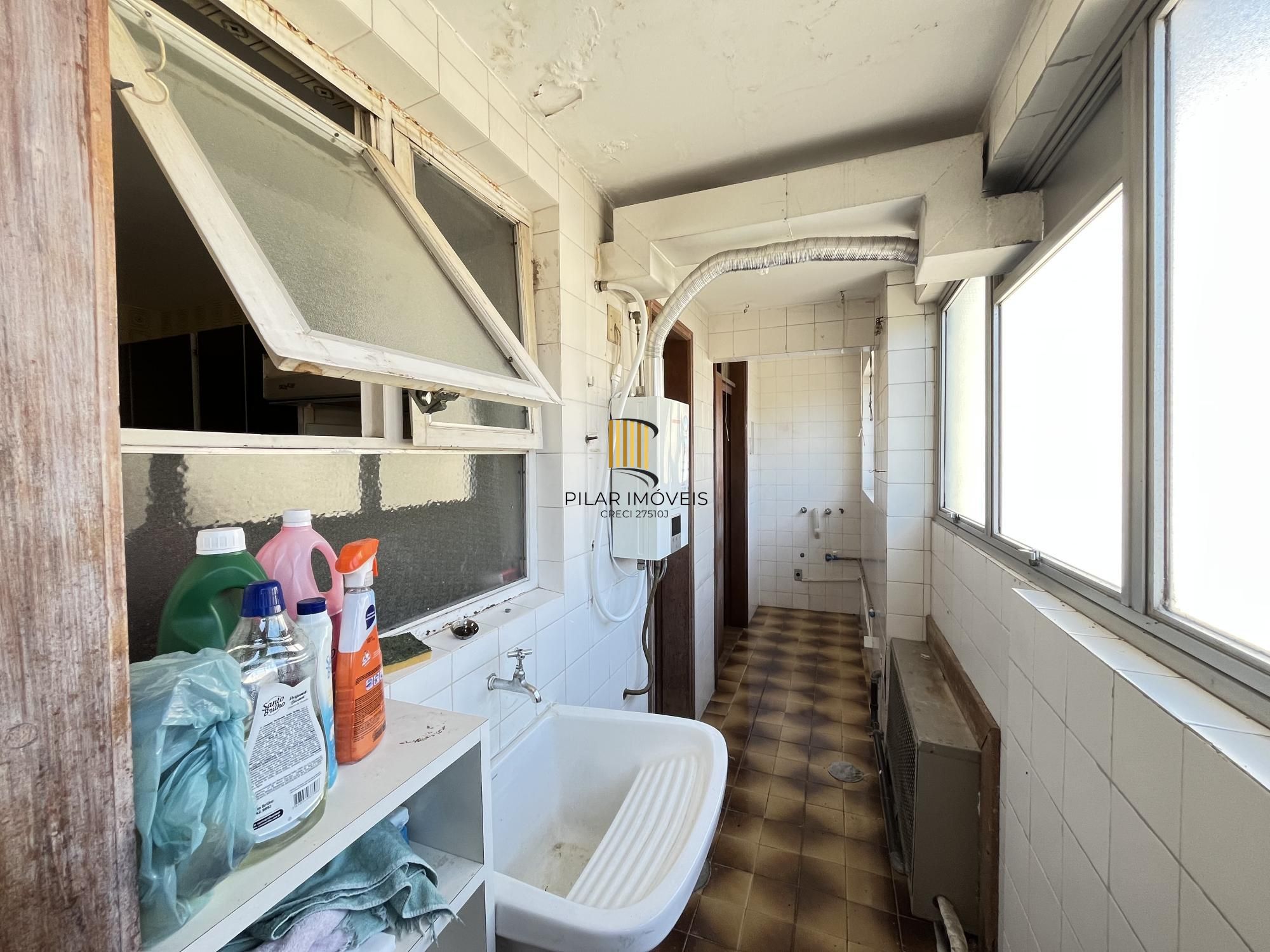 Apartamento de 3 quartos, suíte e 2 vagas de garagem no bairro Auxiliadora POA