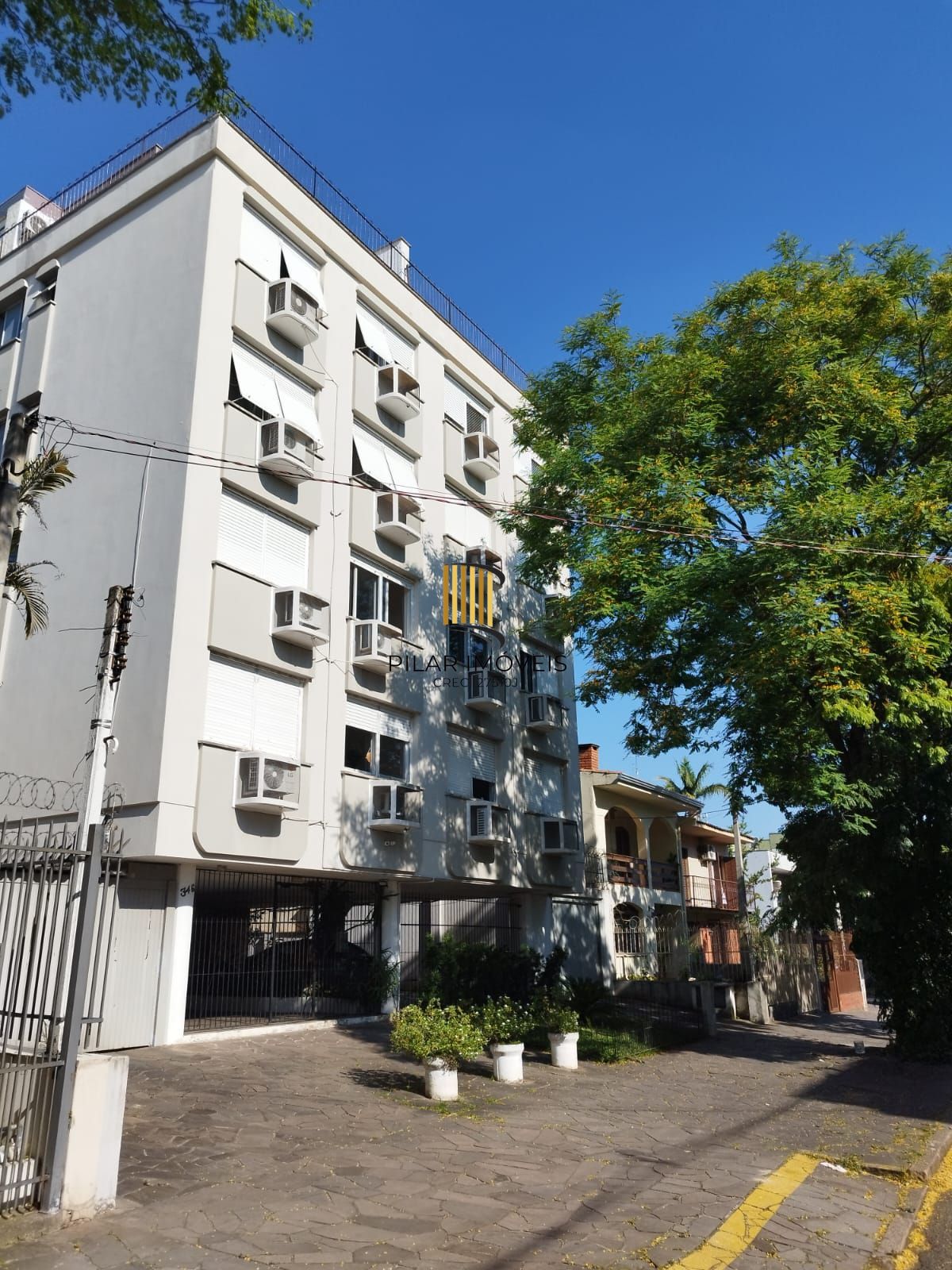 Apartamento de um quarto e uma vaga de garagem no bairro Santa Cecília