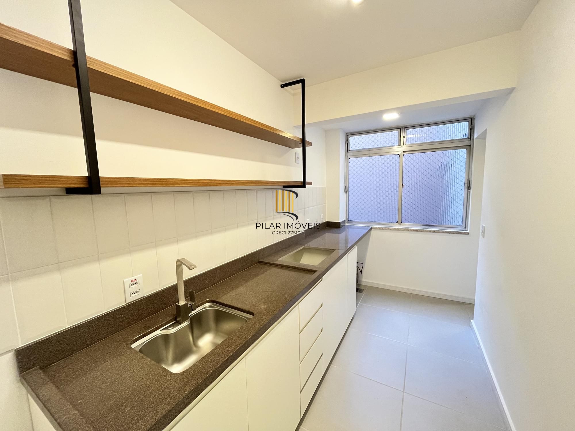 Apartamento de 2 quartos, suíte e 1 vaga de garagem no bairro Bom Fim em POA