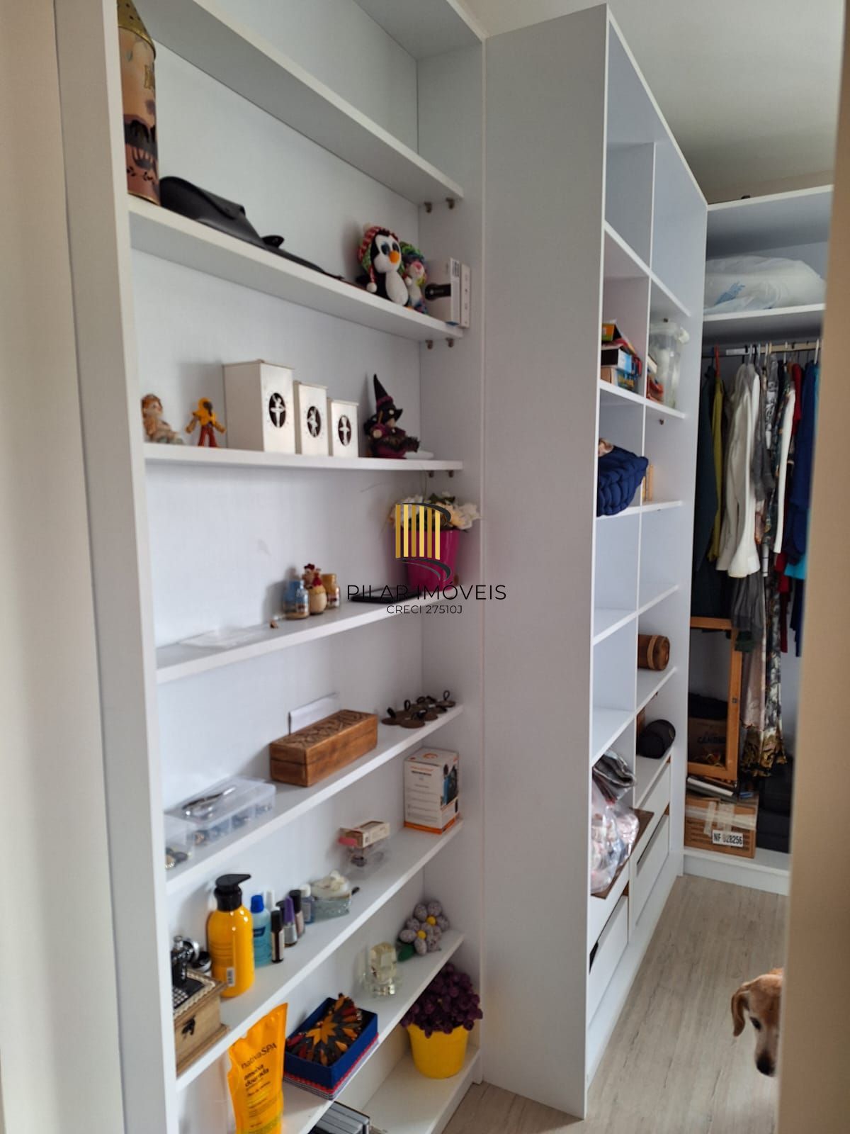 Apartamento de três quartos, suíte e uma vaga de garagem em condomínio com infra