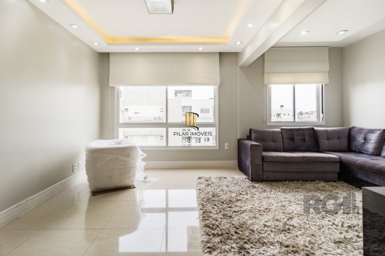   Excelente apartamento semi mobiliado de 3 quartos (dormitórios) transformados em 2 quartos, suíte, churrasqueira e 2 vagas de garagem no bairro Jardim Carvalho em Porto Alegre.