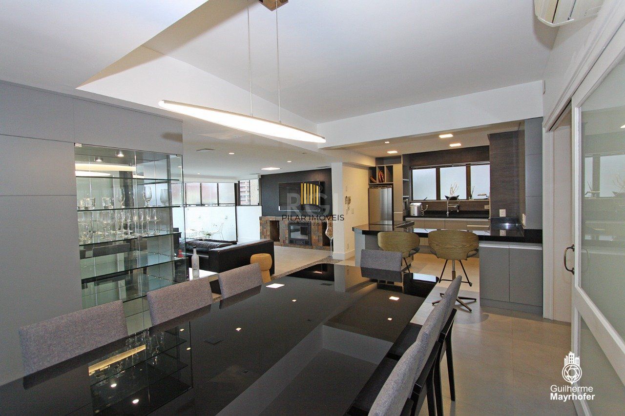 Cobertura para Venda - 327m², 3 dormitórios, sendo 3 suites, 5 vagas - Petrópolis