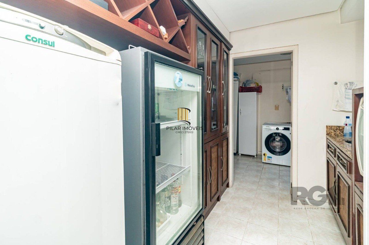 Cobertura de três quartos, suíte e uma vaga de garagem no bairro Higienópolis
