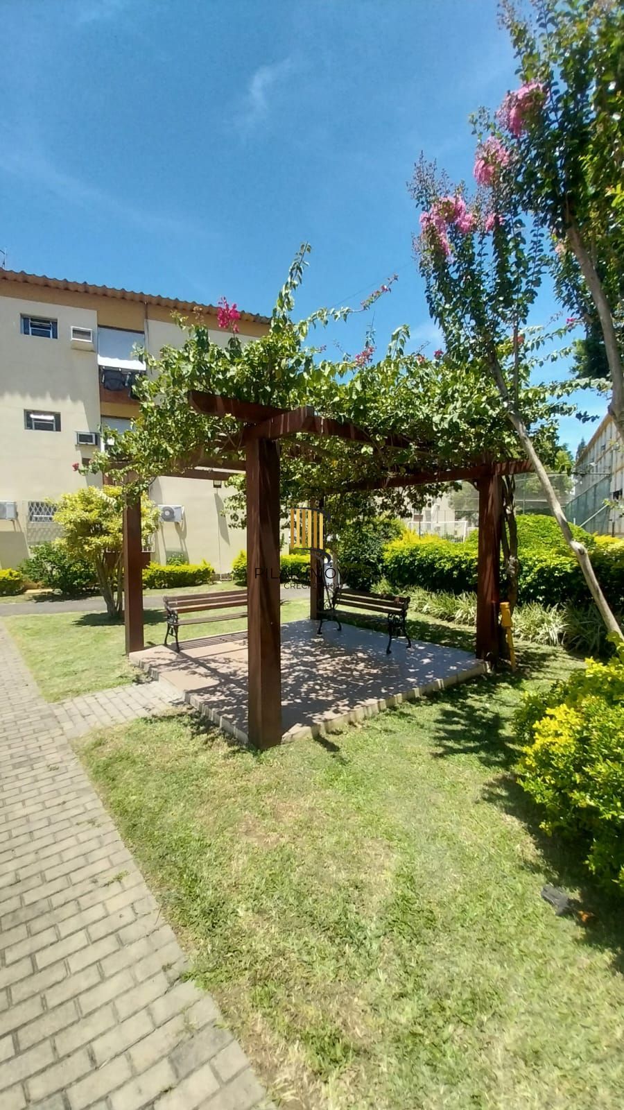 Apartamento térreo com 4 quartos e 1 vaga de garagem rotativa no Passo da Areia