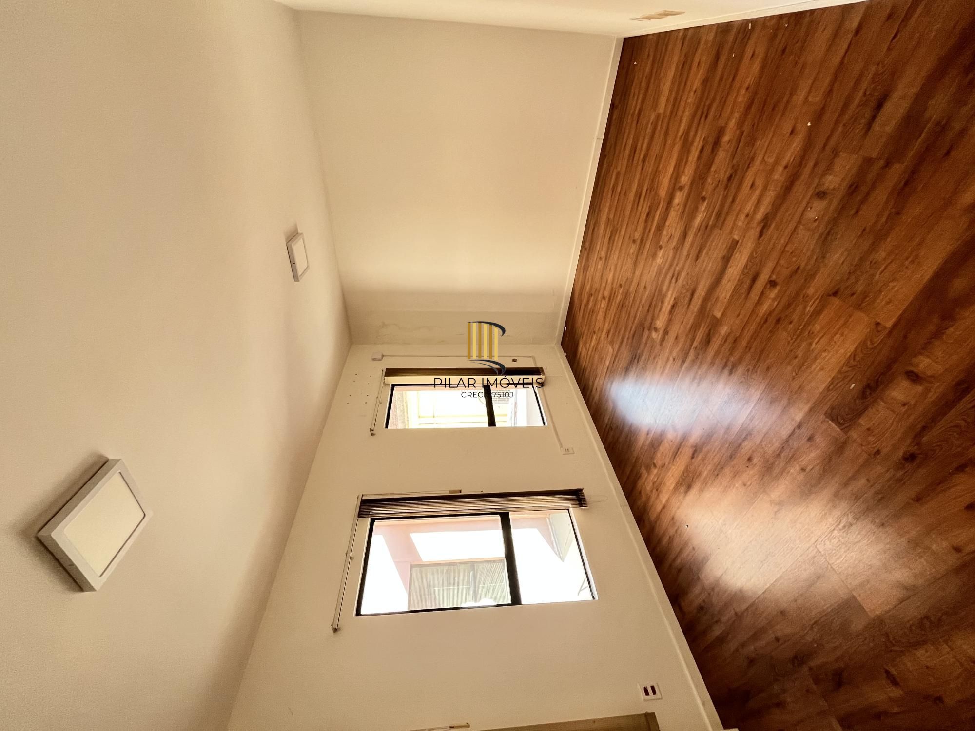 Sala comercial com uma vaga de garagem no bairro Bom Fim em Porto Alegre