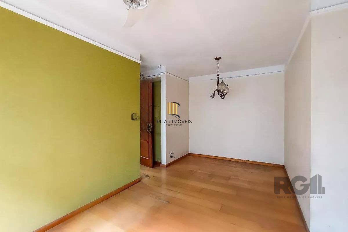  Apartamento amplo com dois dormitórios no bairro Rio Branco  em Porto Alegre. 