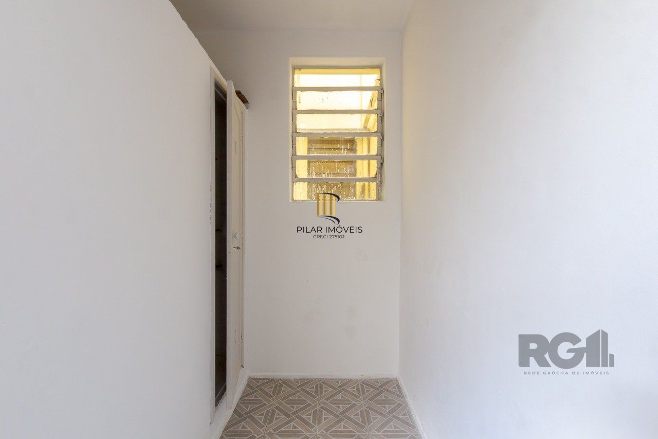 Apartamento de dois quartos e dois banheiros no bairro Rio Branco em Porto Alegre.