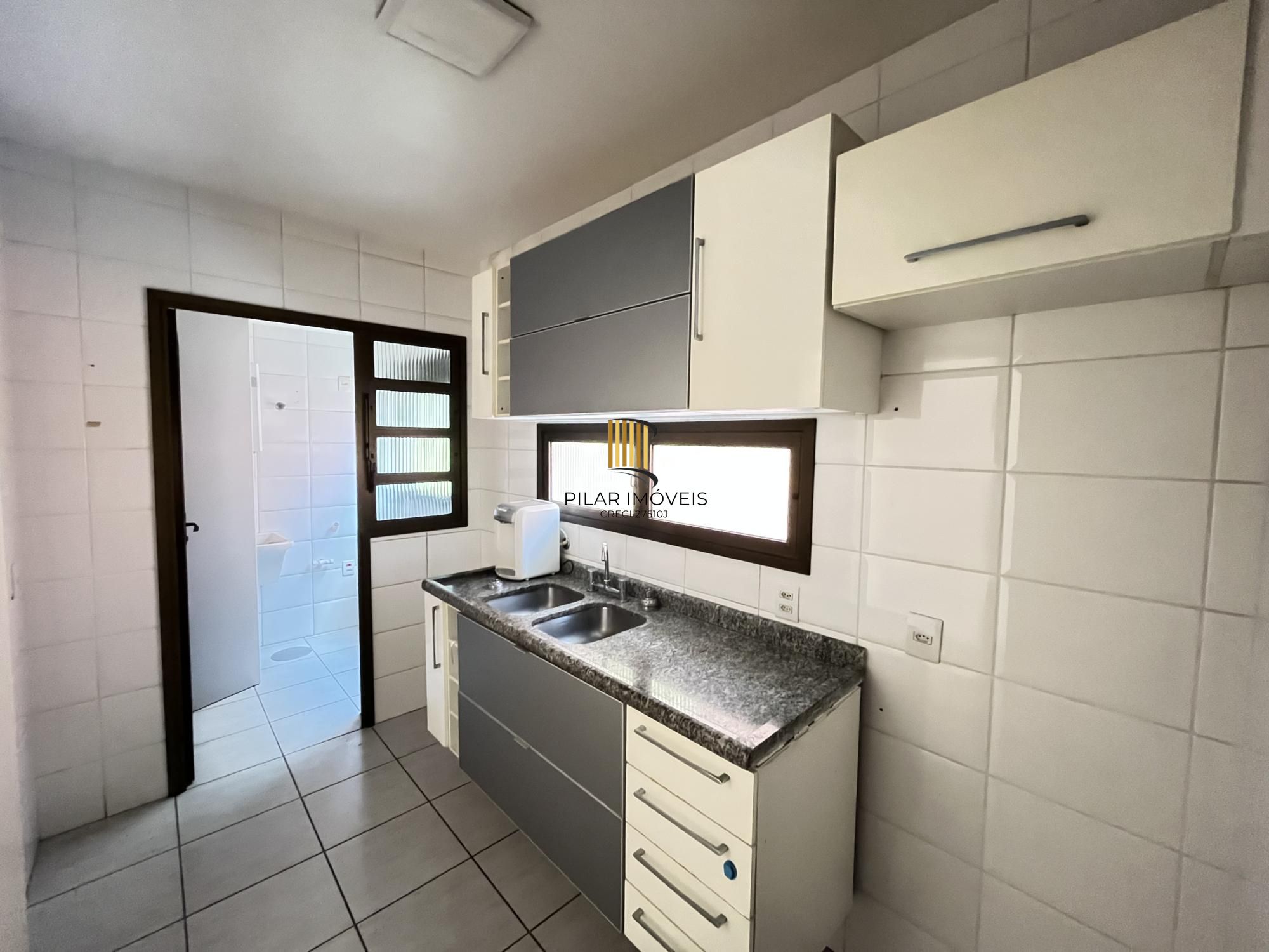 Apartamento de 3 quartos, suíte e 2 vagas de garagem no bairro Petrópolis.