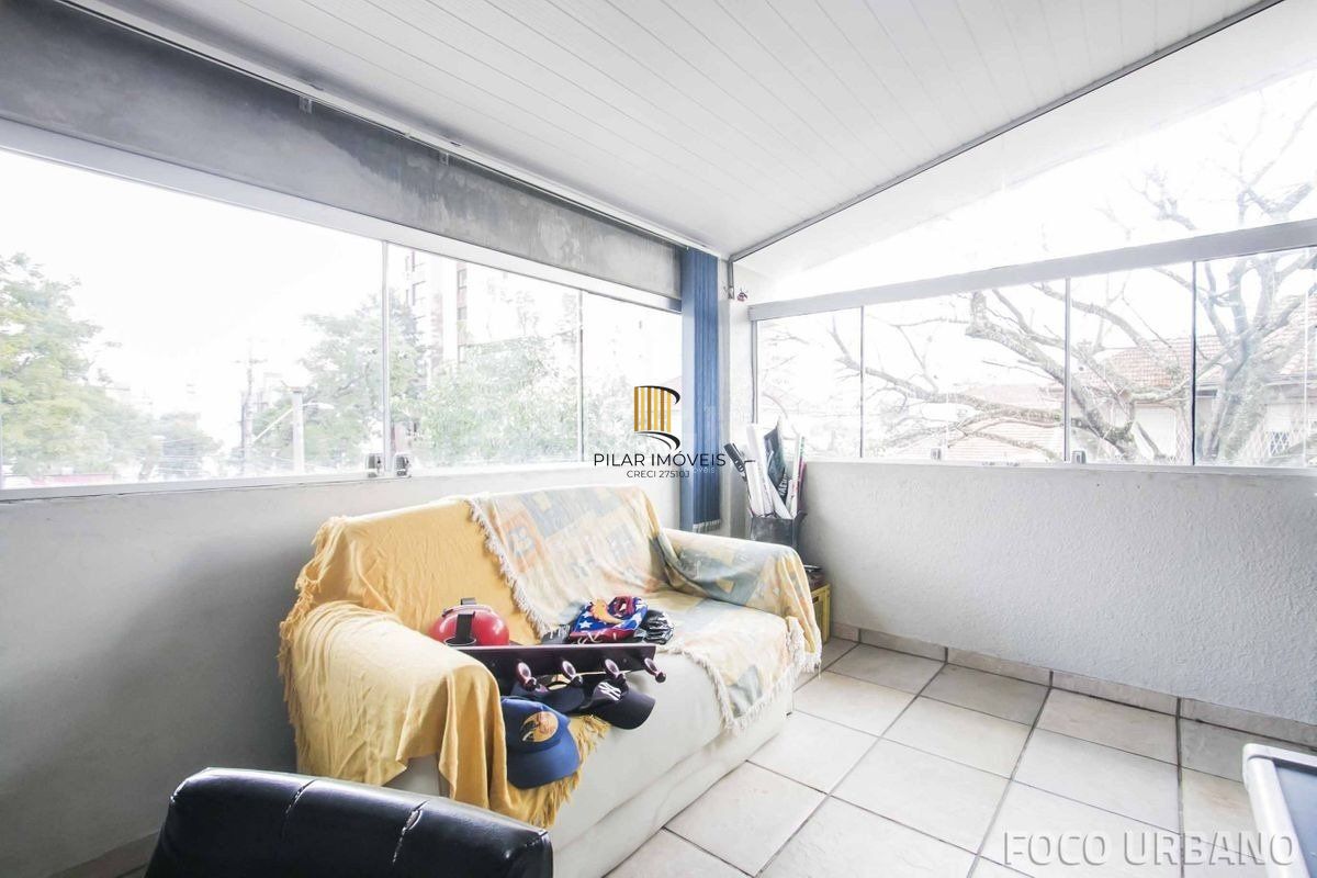 Casa para Venda - 250m², 4 dormitórios, 2 vagas - Petrópolis
