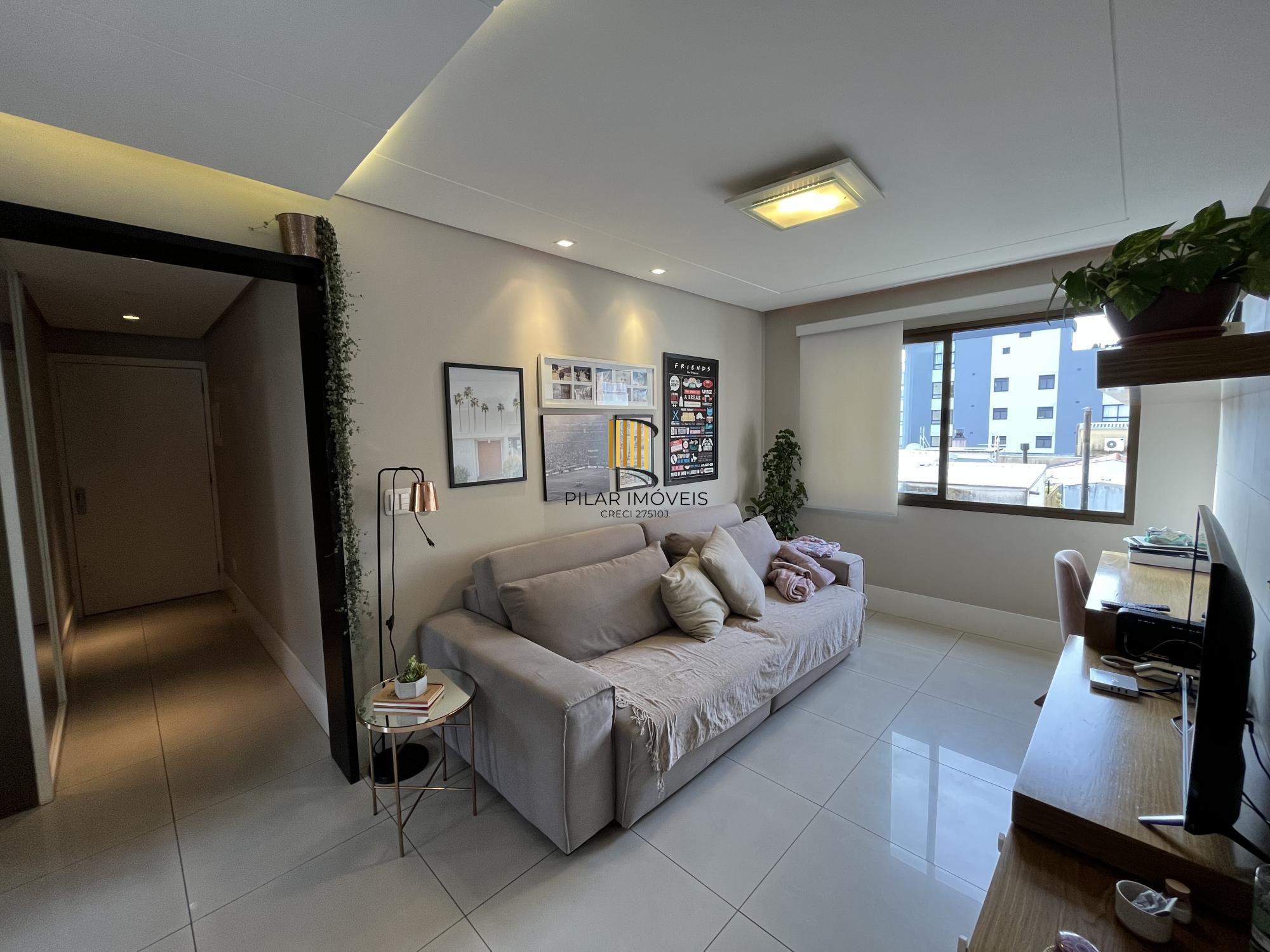 Apartamento de 2 quartos, suíte e 1 vaga de garagem no bairro Auxiliadora em POA