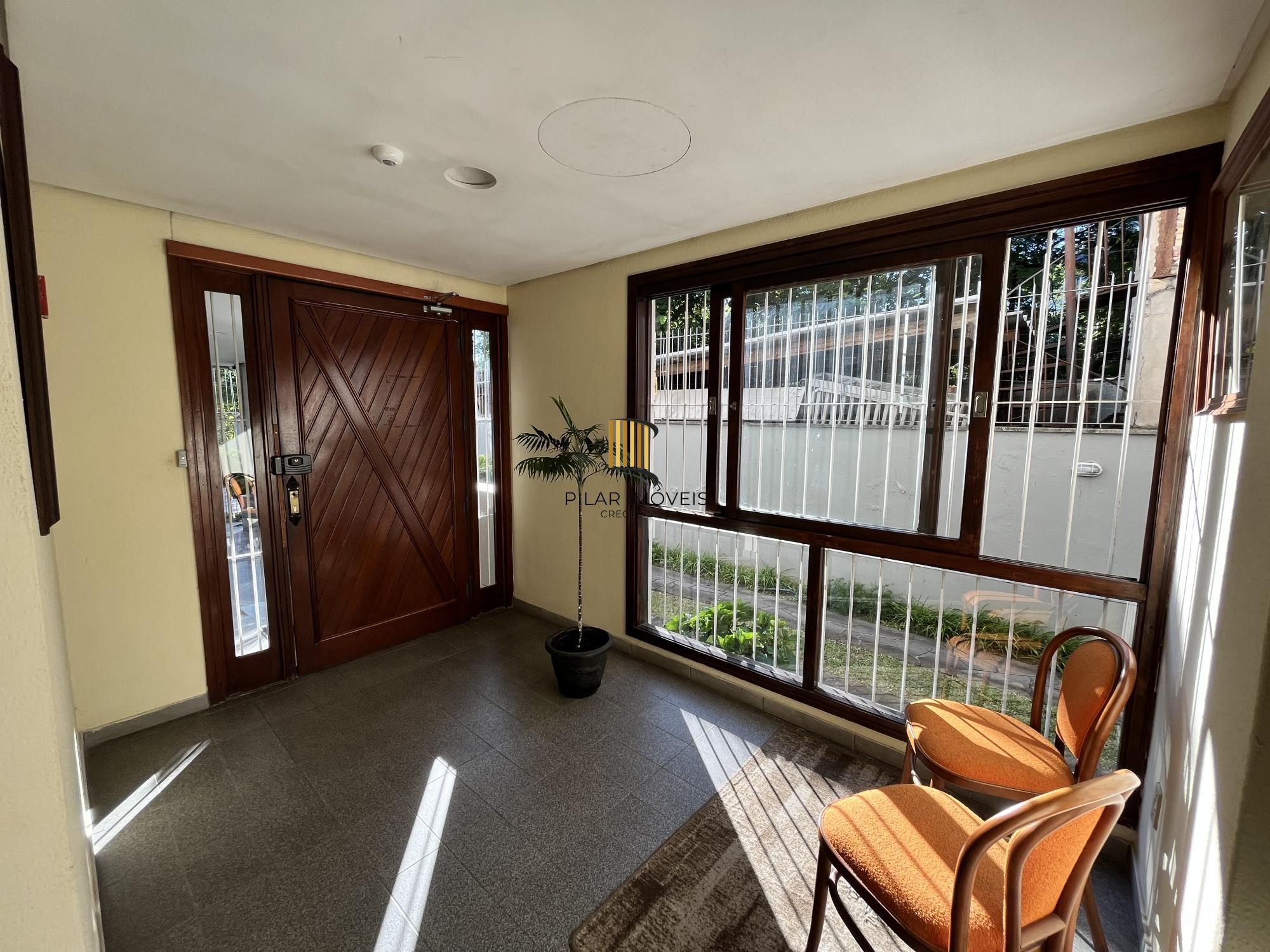 Apartamento de 2 quartos, suíte e 1 vaga de garagem no bairro Santana em POA/RS