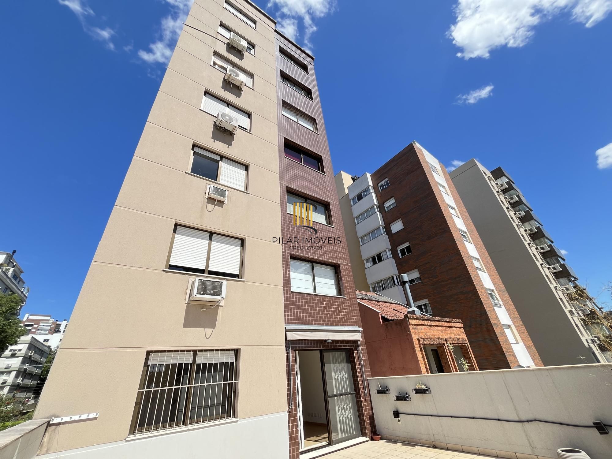 Apartamento de 3 quartos, suíte e 2 vagas de garagem no bairro Petrópolis.