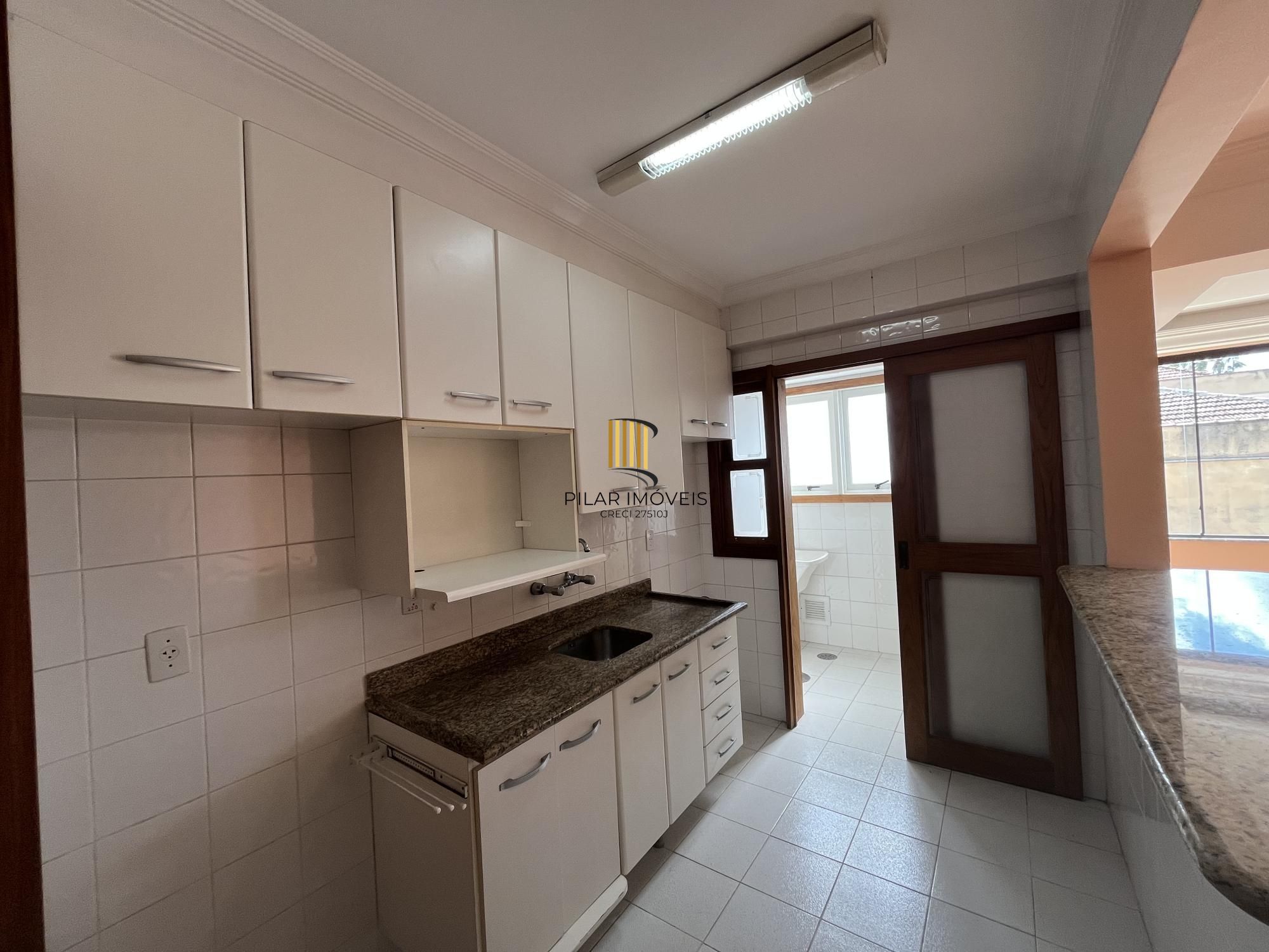 Apartamento de dois quartos, suíte e uma vaga de garagem no bairro Menino Deus