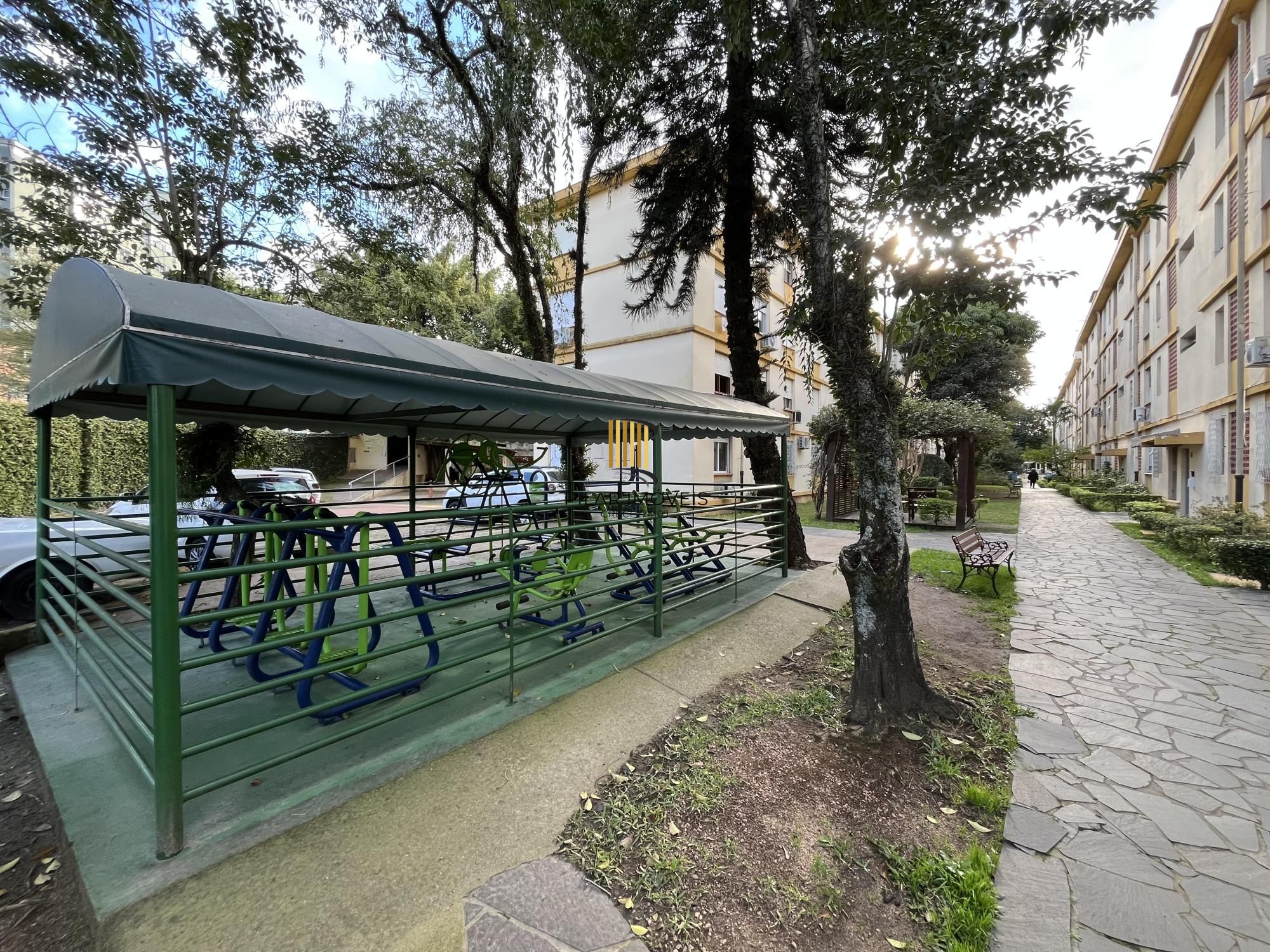 Apartamento de três dormitórios com vaga no Conjunto Residencial Roque Calage