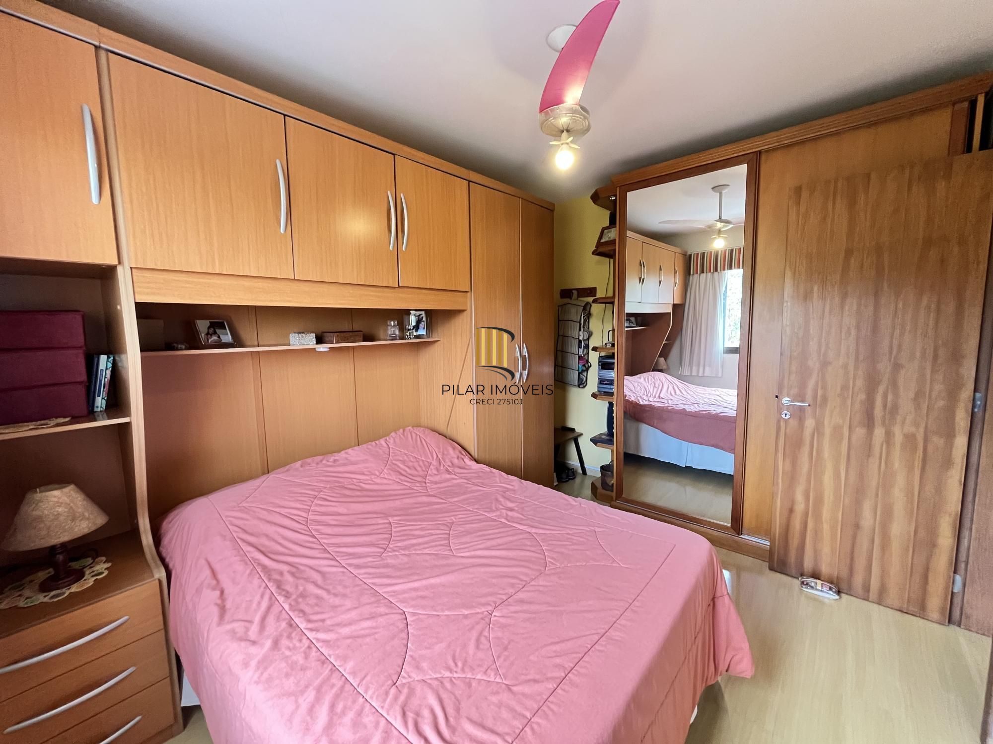 Apartamento de 2 quartos e 1 vaga de garagem no bairro Jardim Carvalho em POA/RS