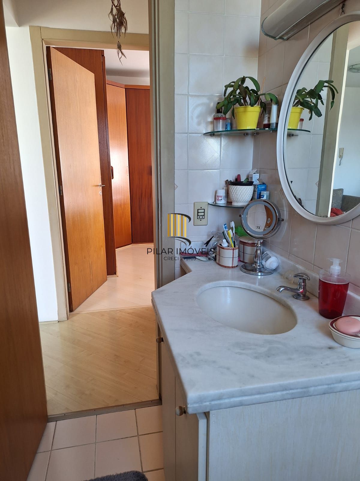 Apartamento de 2 quartos e 1 vaga de garagem no bairro Santo Antônio em POA/RS