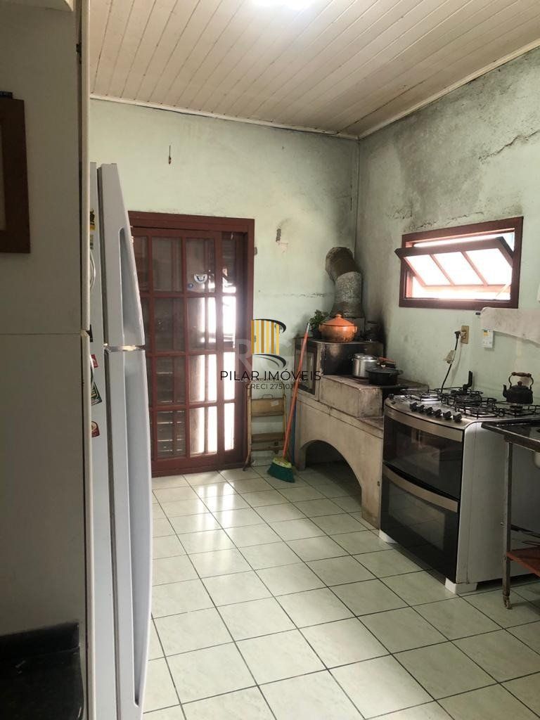 Casa/terreno medindo 200m² de privativo, 550m² totais  no bairro Partenon, 9 vag