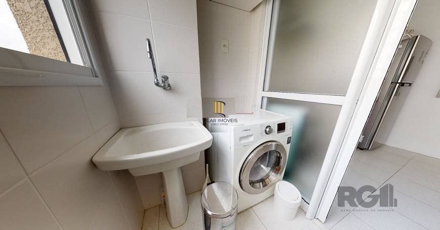 Vende Excelente Apartamento no Bairro Passo da Areia - Porto Alegre