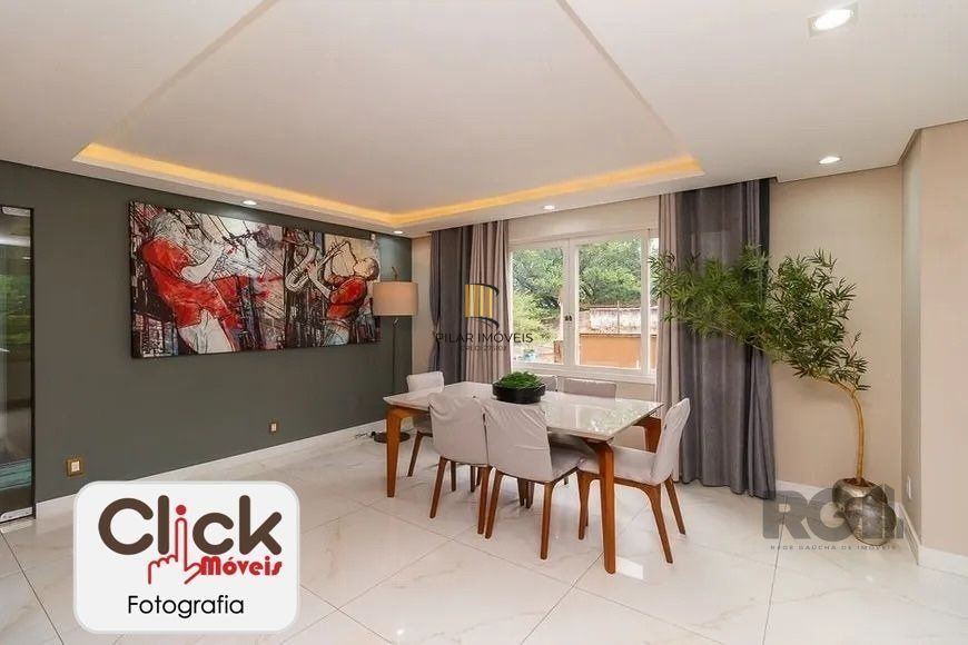 Apartamento 4 dormitórios, sendo 1 suíte, 193 m² de área privativa e 2 vaga(s) de garagem. Localizado na Rua/Av. Carlos Gomes, no bairro Auxiliadora em Porto Alegre.