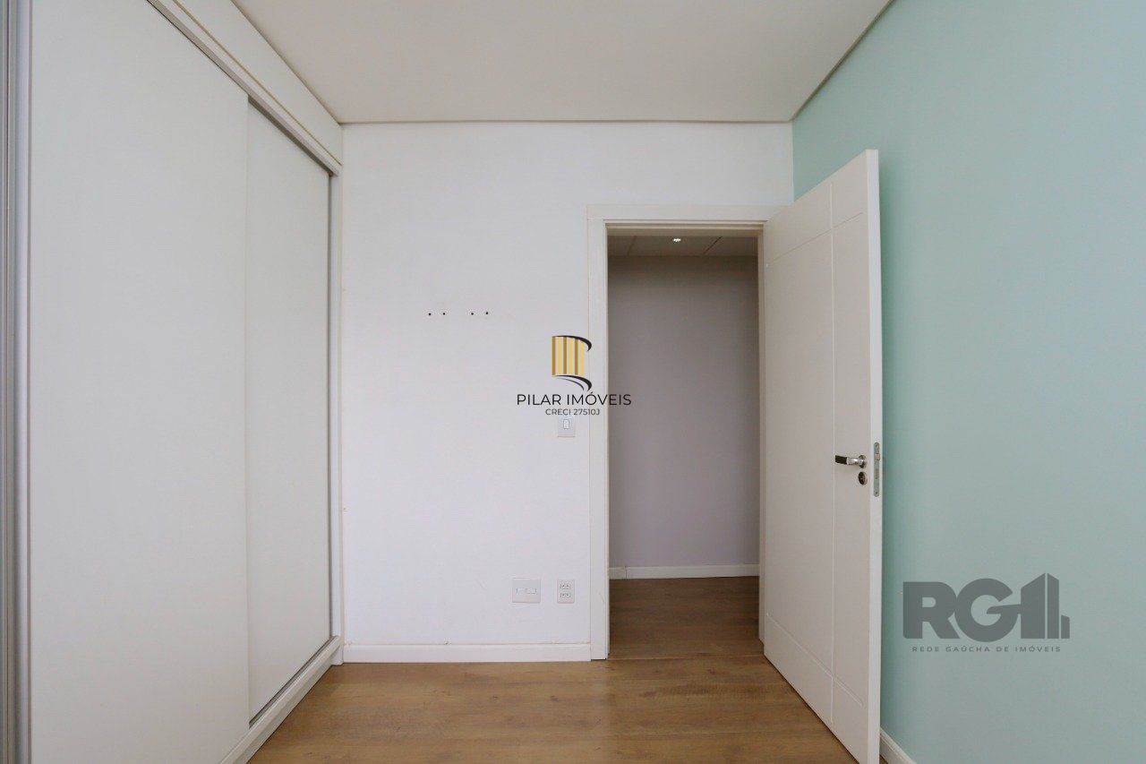 Apartamento de 2 quartos, suíte e 2 vagas de garagem no bairro Menino Deus