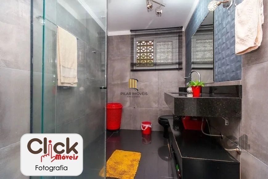 Apartamento 4 dormitórios, sendo 1 suíte, 193 m² de área privativa e 2 vaga(s) de garagem. Localizado na Rua/Av. Carlos Gomes, no bairro Auxiliadora em Porto Alegre.