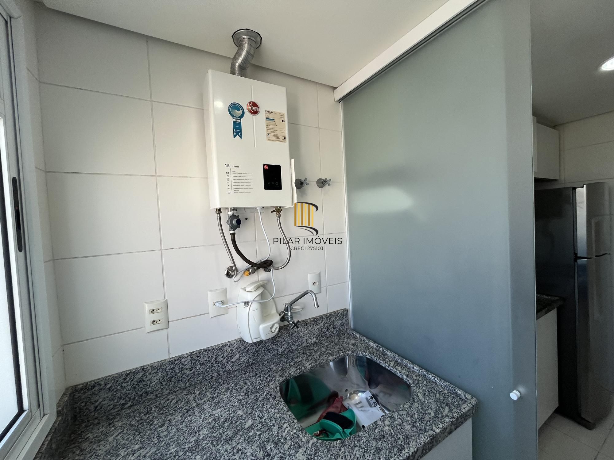 Apartamento de um quarto e uma vaga de garagem no bairro Menino Deus em POA/RS