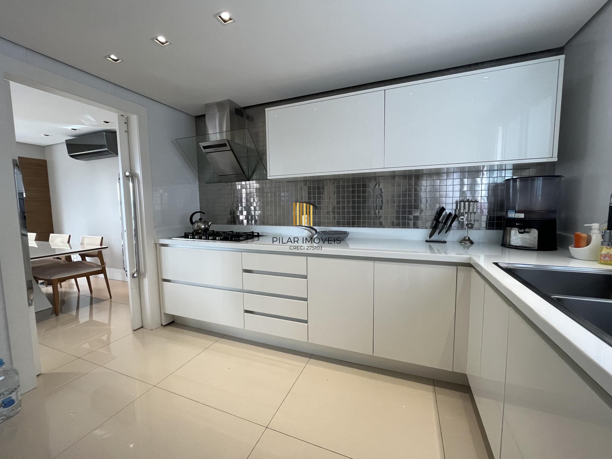 Apartamento de 3 quartos, 1 suite tradicional 2 americanas,  4 vagas de garagem
