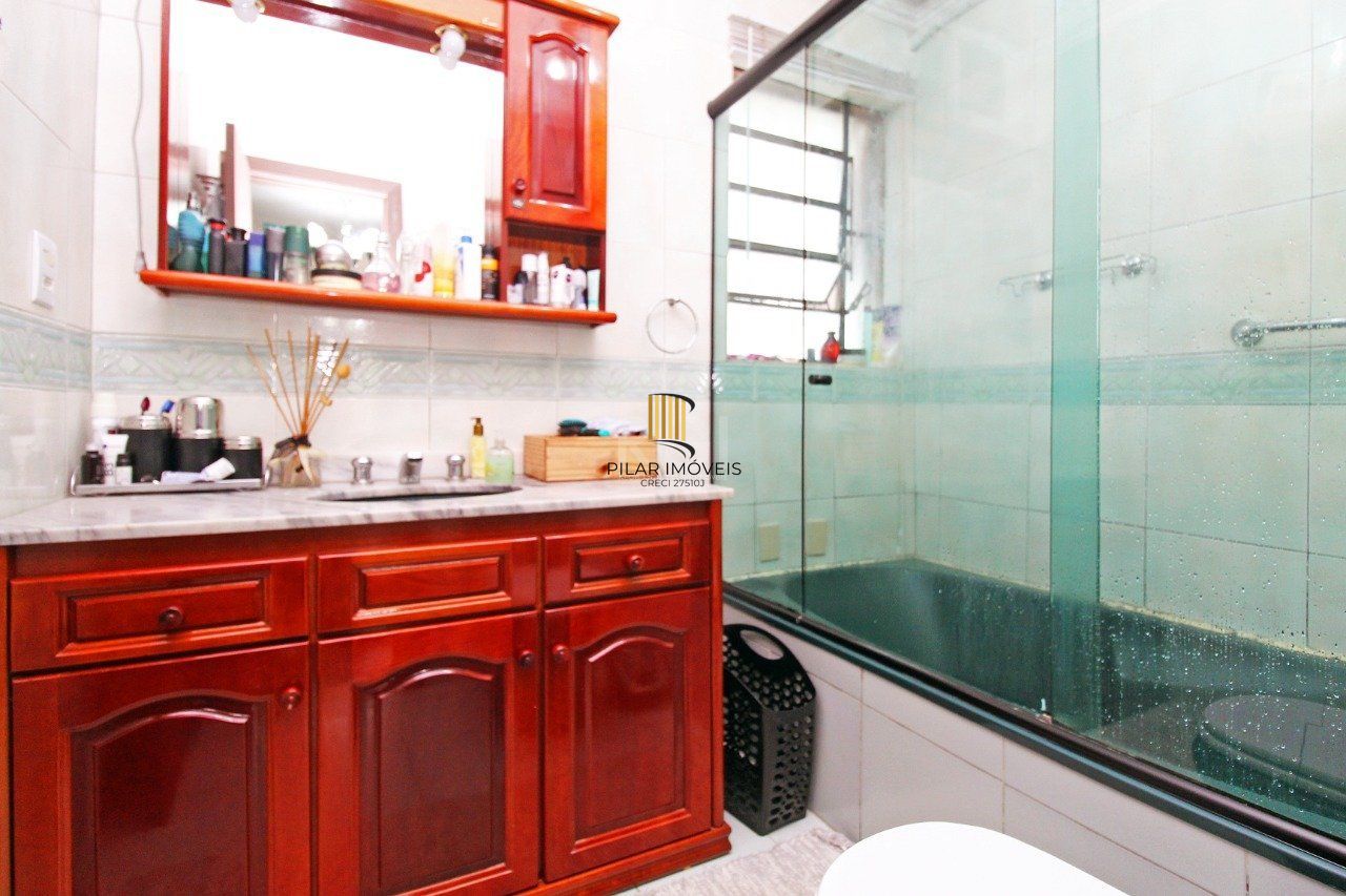 Casa para Venda - 464.5m², 3 dormitórios, sendo 1 suites, 3 vagas - Petrópolis